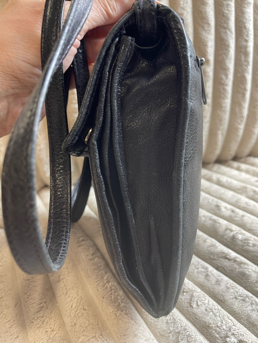 Tusk Black Leather Crossbody Bag Adjustable Strap Purse - Picture 3 of 10
